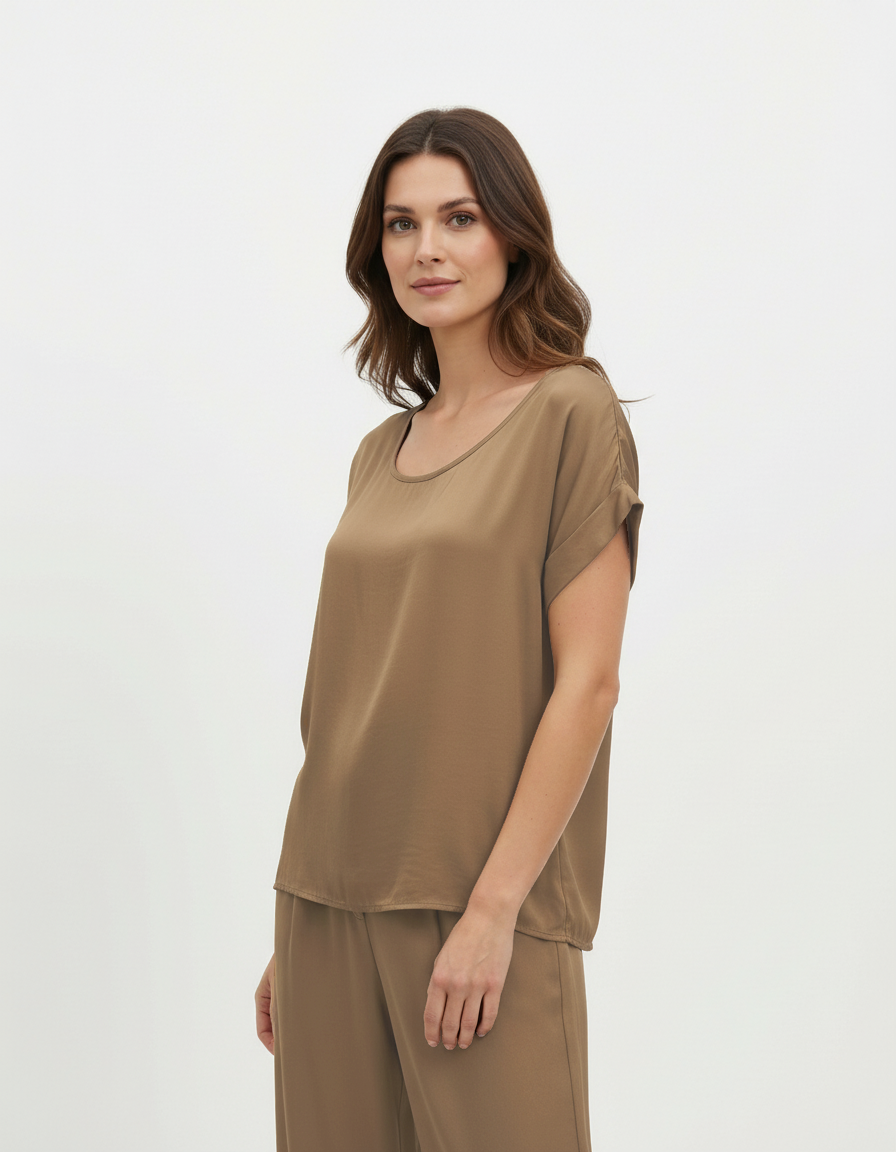 T-shirt fluida con manica a risvolto e scollo ampio