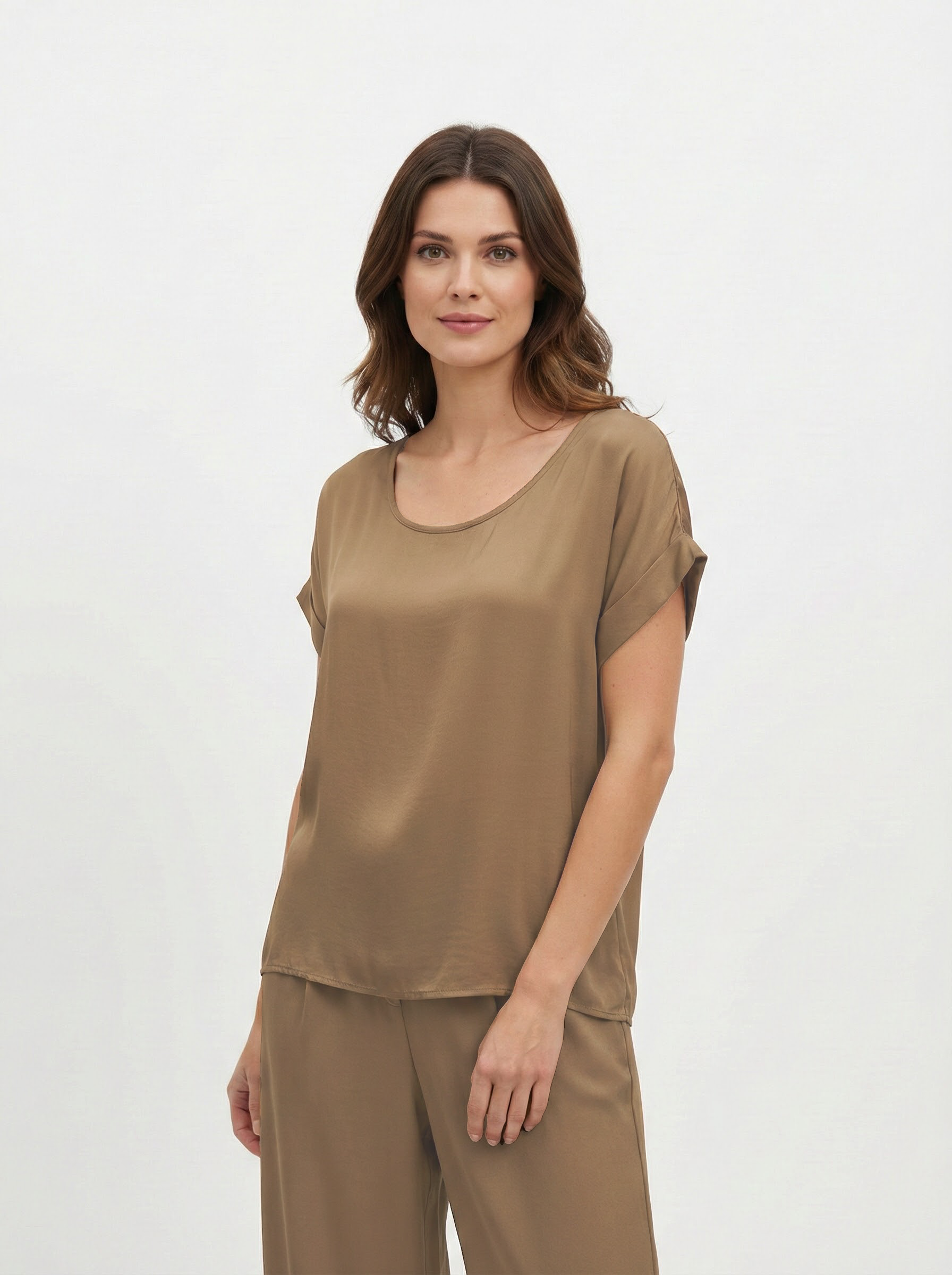 T-shirt fluida con manica a risvolto e scollo ampio