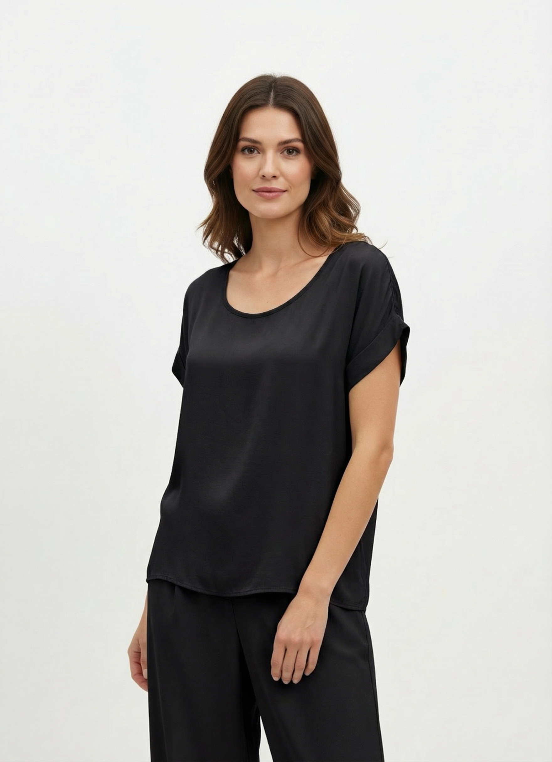 T-shirt fluida con manica a risvolto e scollo ampio