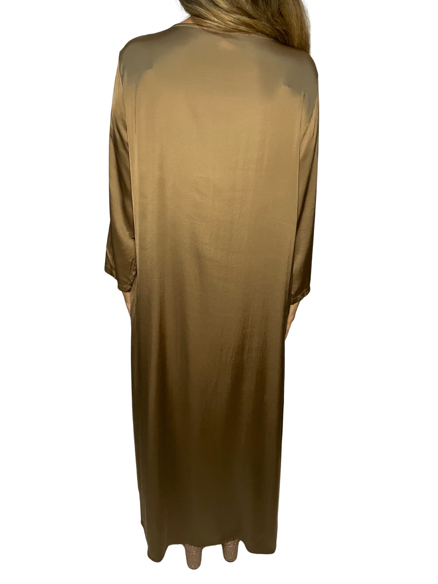 Abito lungo fluido in satin con manica 3/4