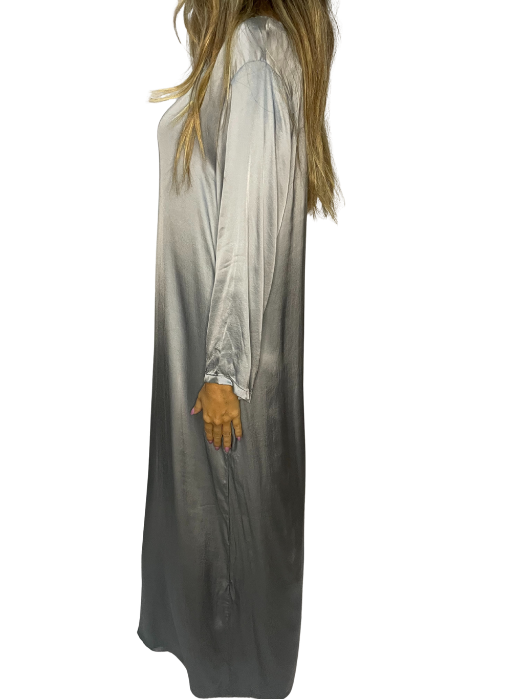 Abito lungo fluido in satin con manica 3/4