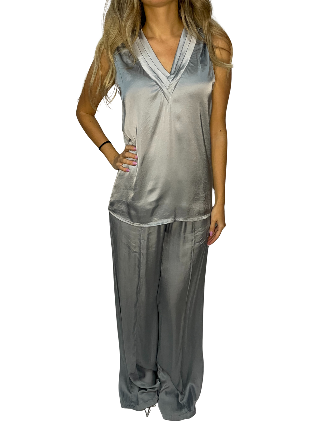 Top smanicato satin con scollo a V doppiato