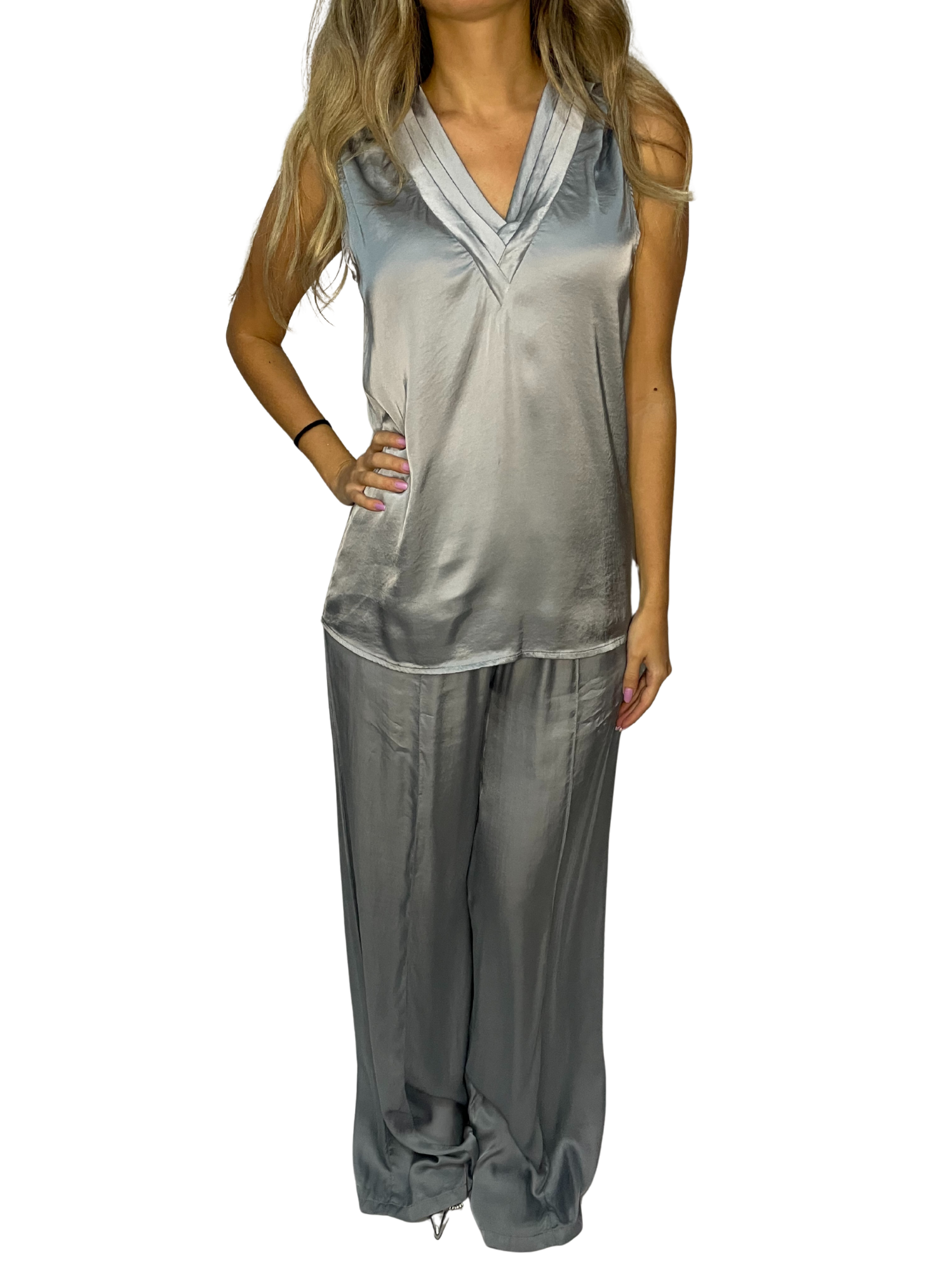 Top smanicato satin con scollo a V doppiato