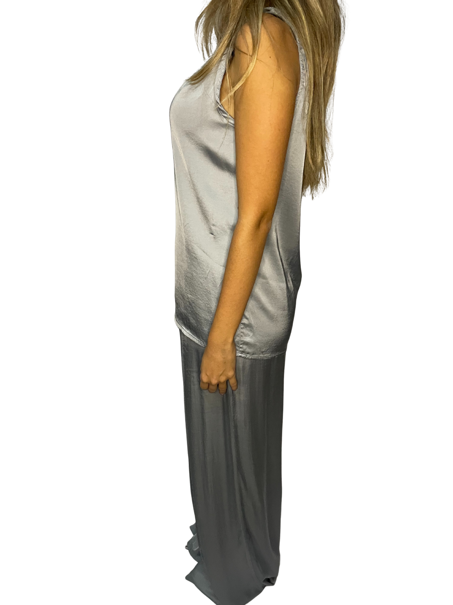 Top smanicato satin con scollo a V doppiato