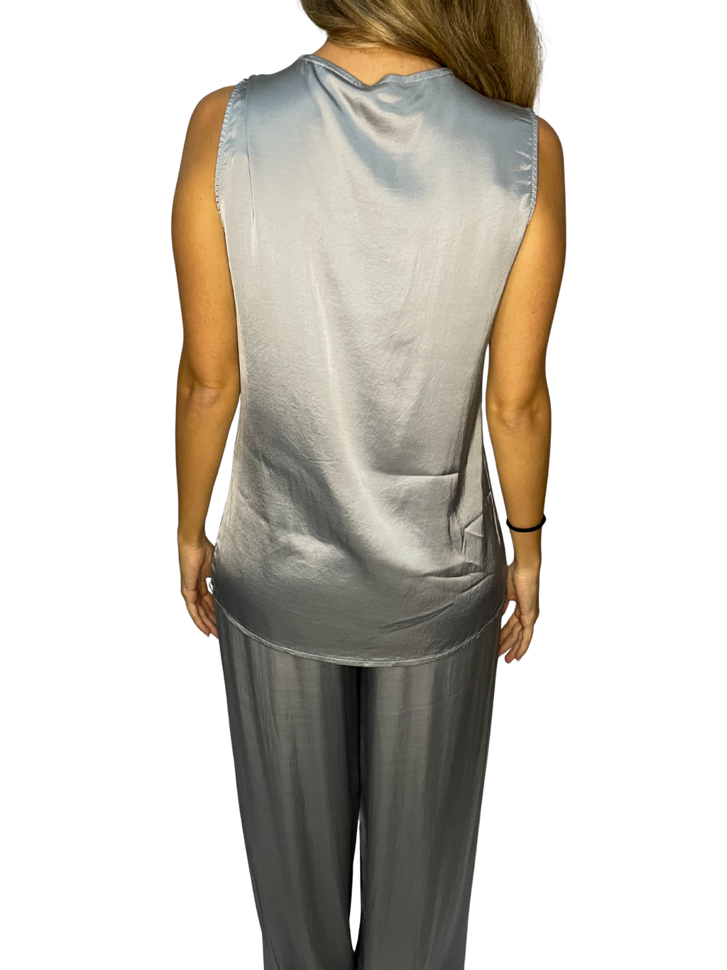 Top smanicato satin con scollo a V doppiato