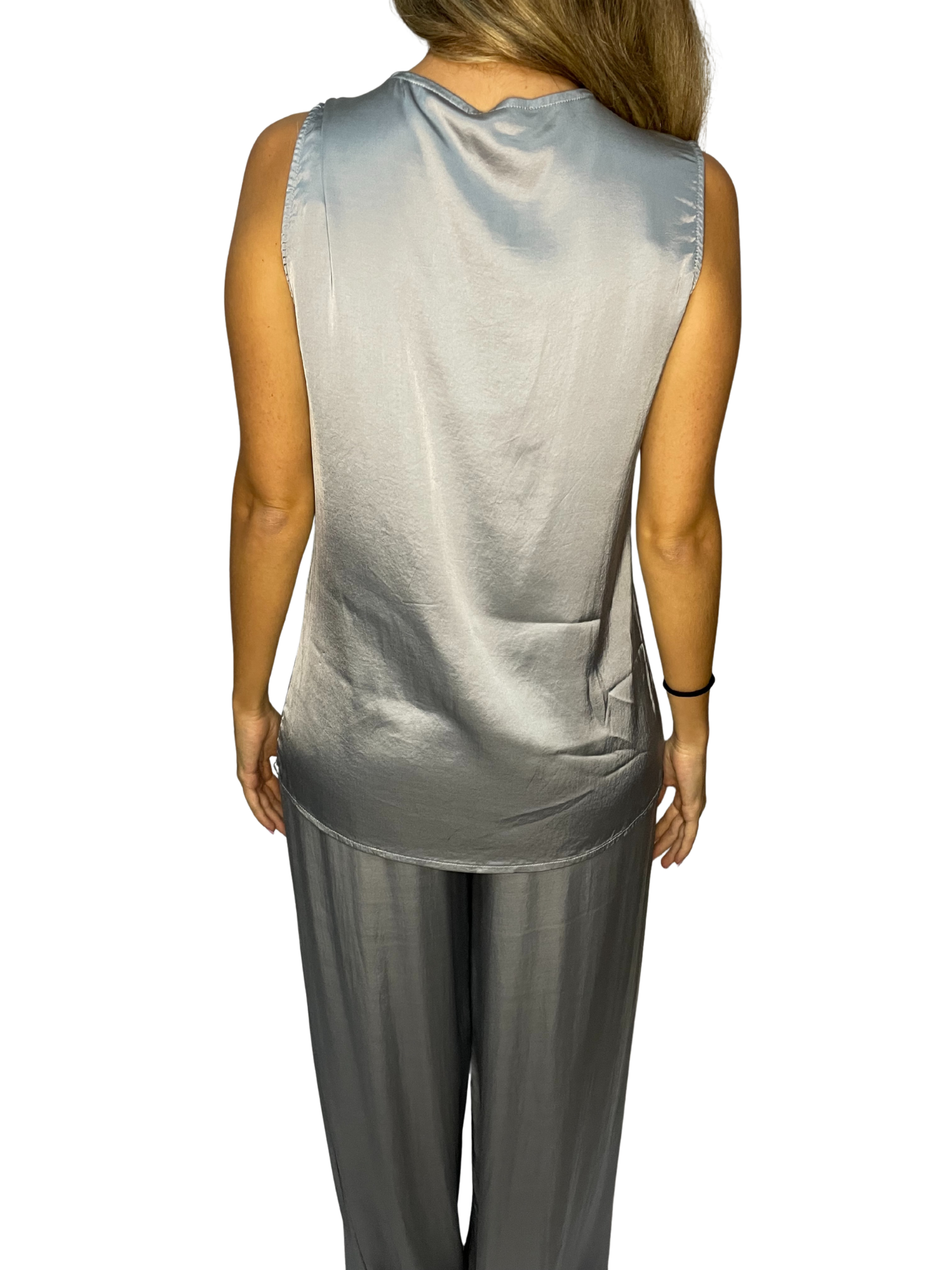 Top smanicato satin con scollo a V doppiato