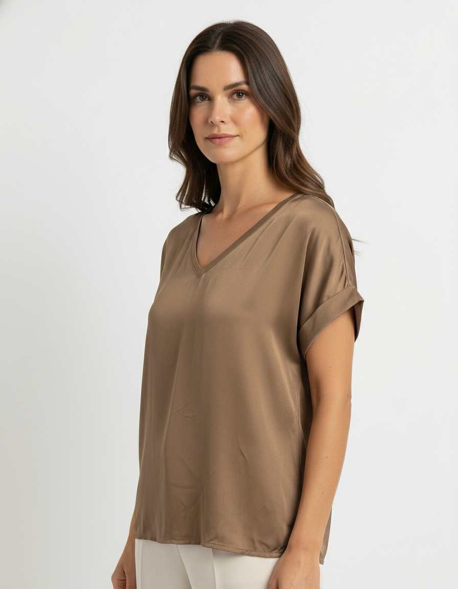 Maglia fluida mix satin-jersey con scollo a V e fondo asimmetrico