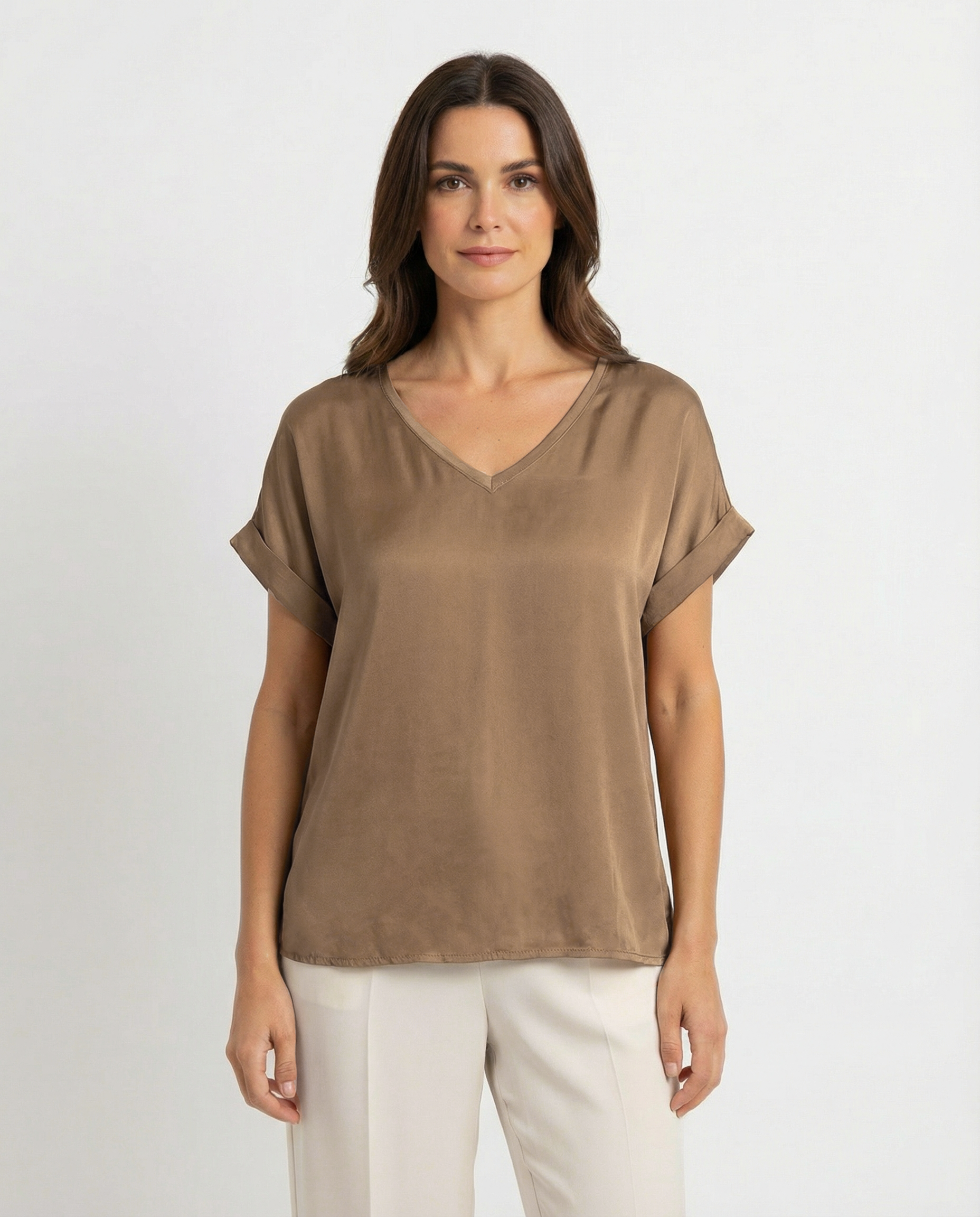 Maglia fluida mix satin-jersey con scollo a V e fondo asimmetrico