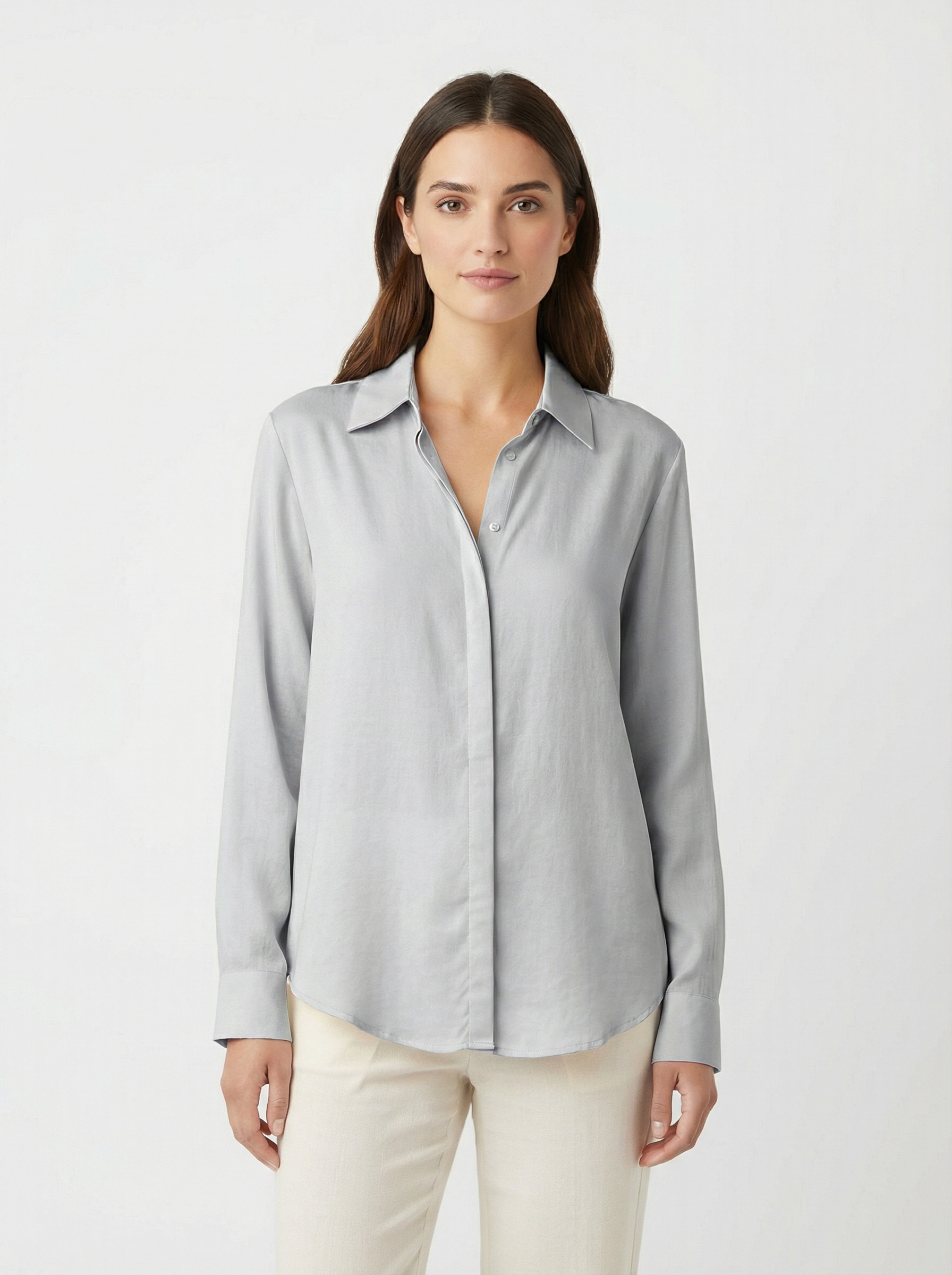 Camicia in satin fluido con colletto classico