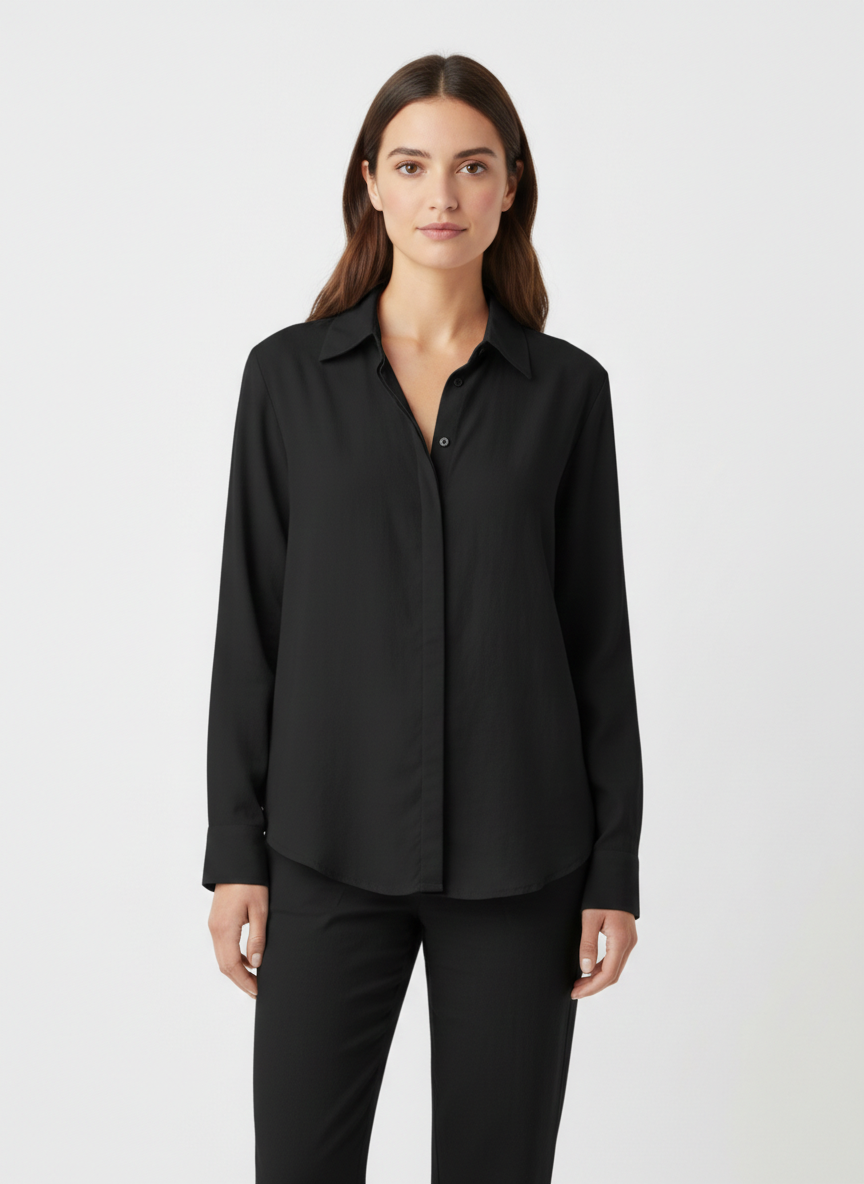 Camicia in satin fluido con colletto classico