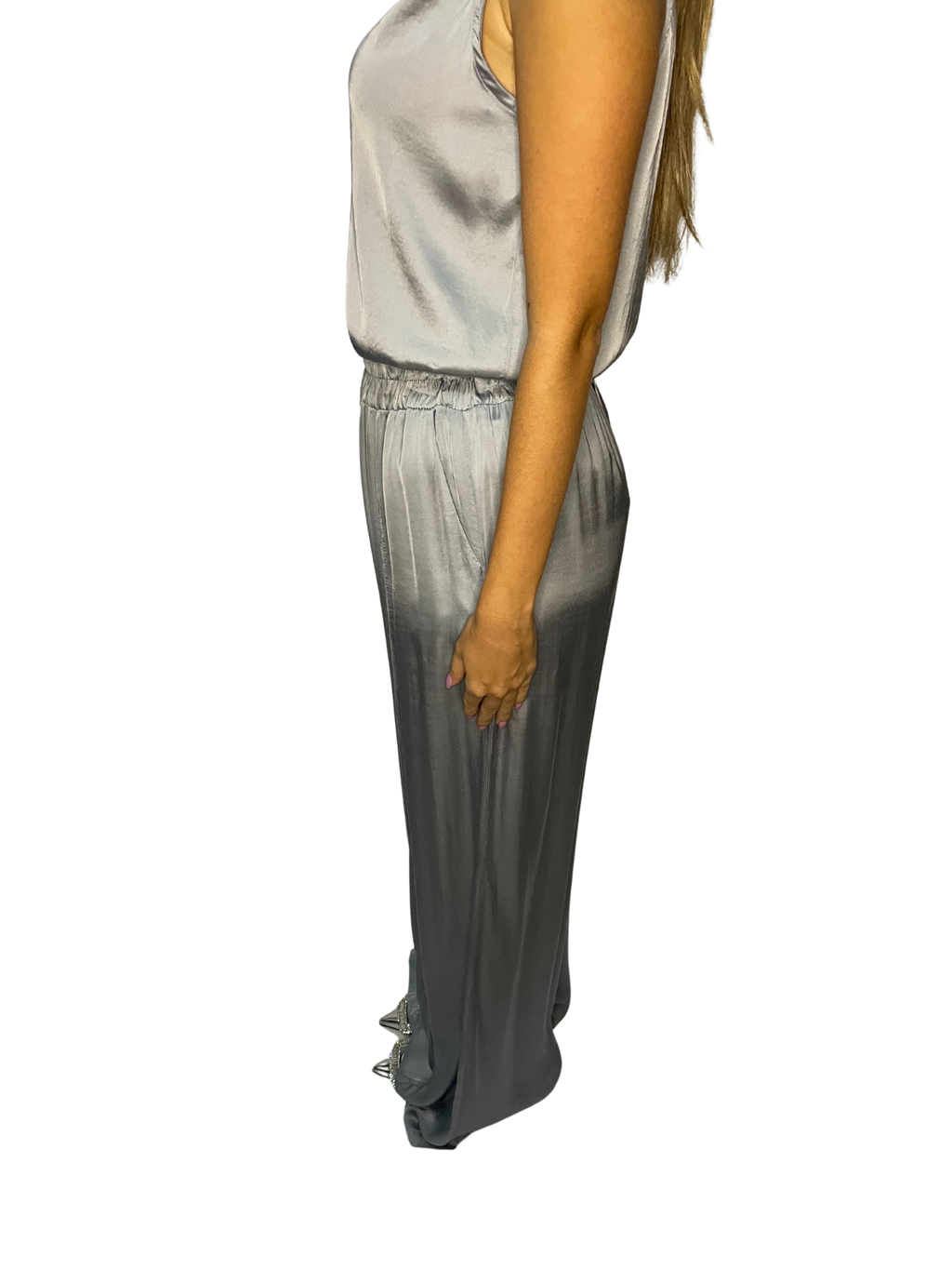 Pantalone ampio in satin fluido con vita elasticata