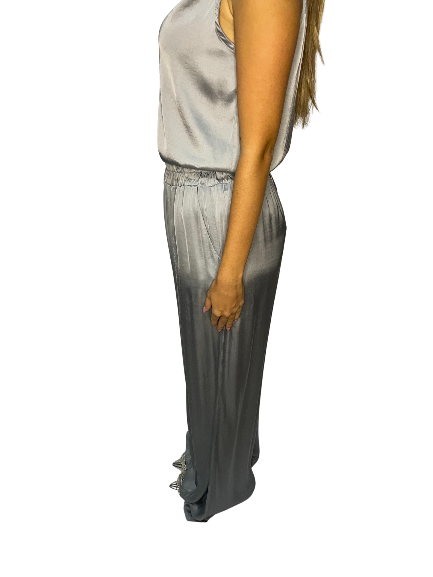 Pantalone ampio in satin fluido con vita elasticata