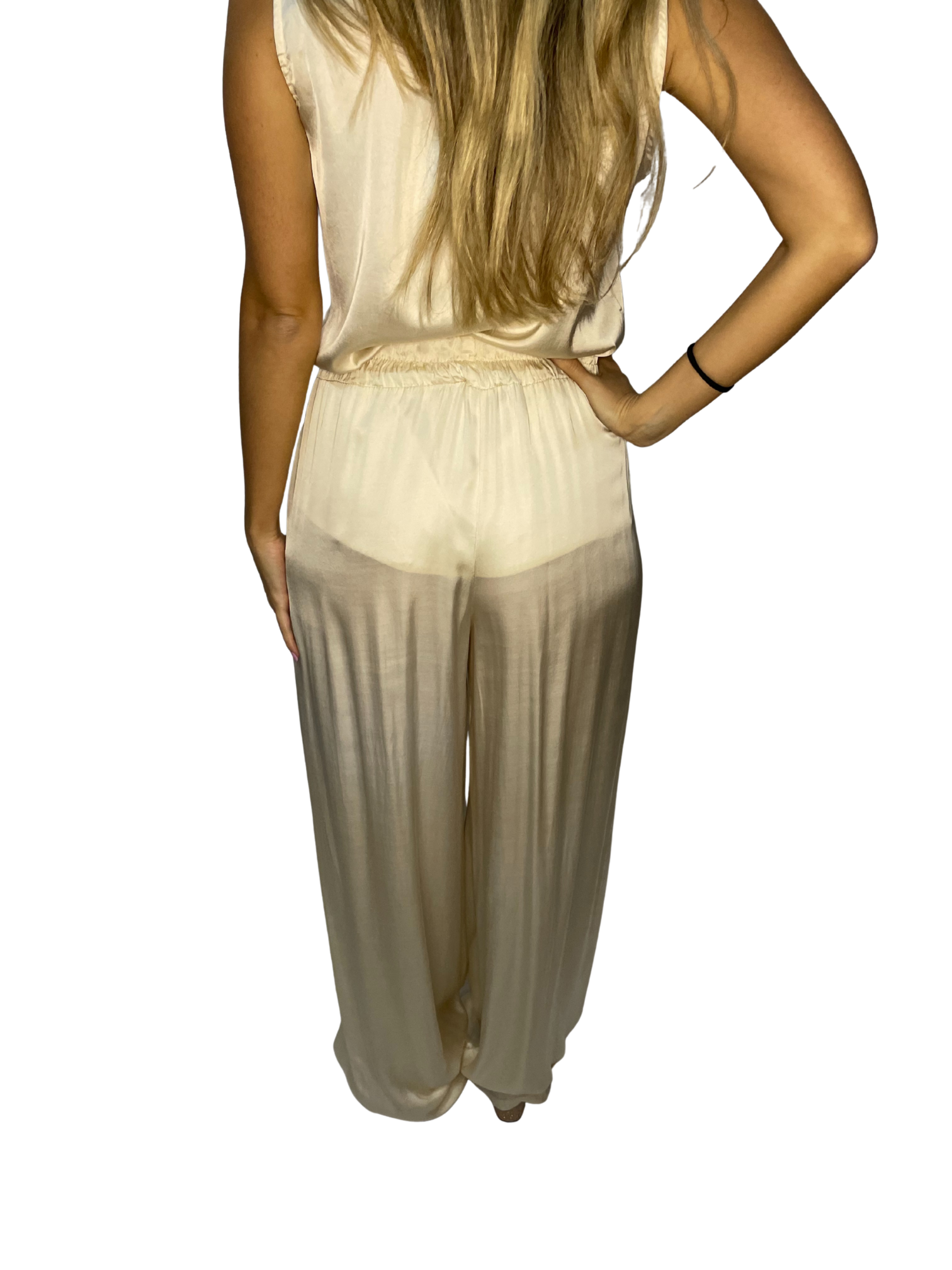 Pantalone ampio in satin fluido con vita elasticata