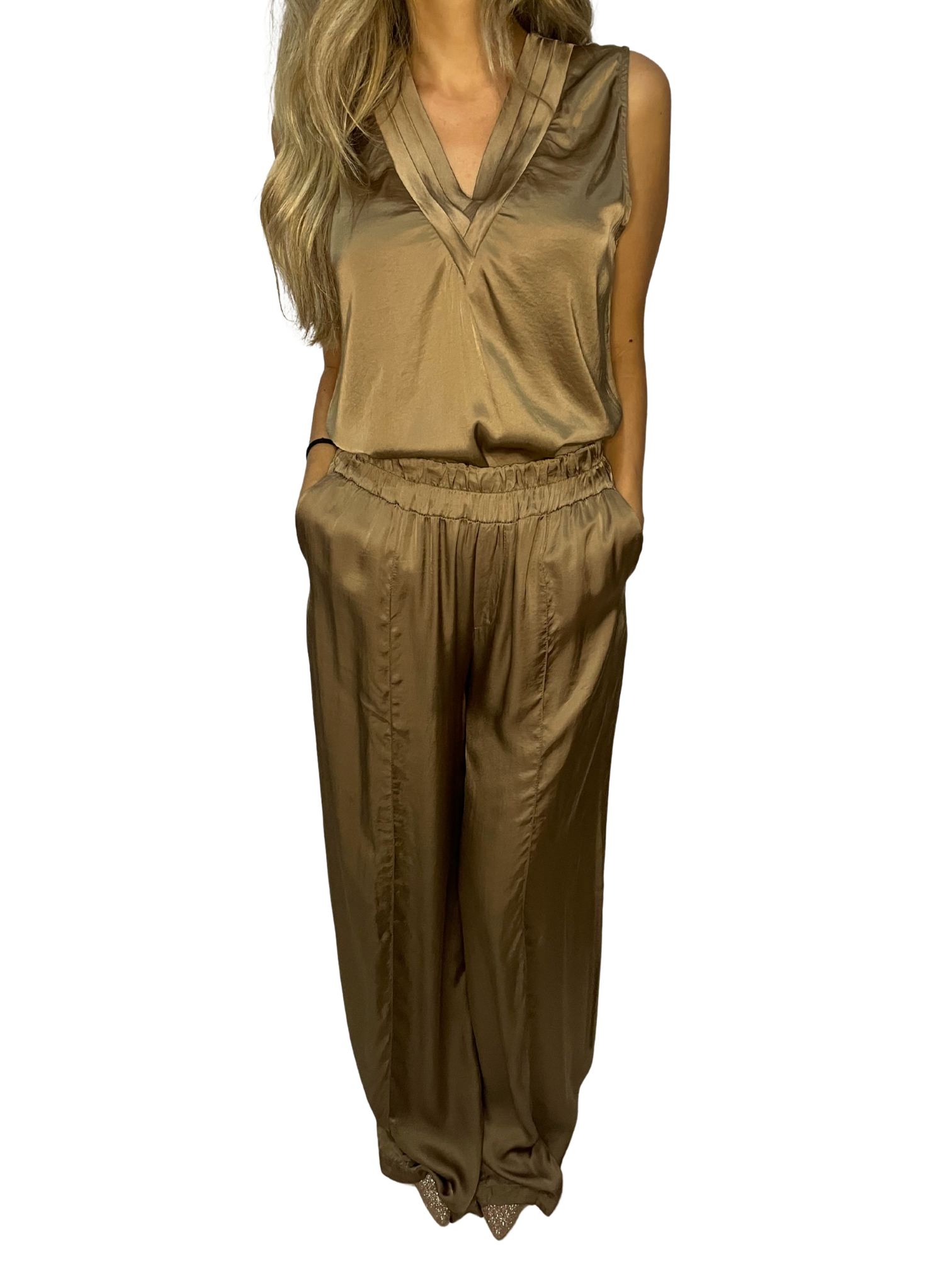 Pantalone ampio in satin fluido con vita elasticata