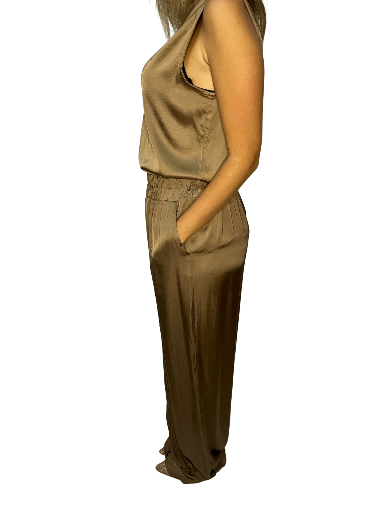 Pantalone ampio in satin fluido con vita elasticata