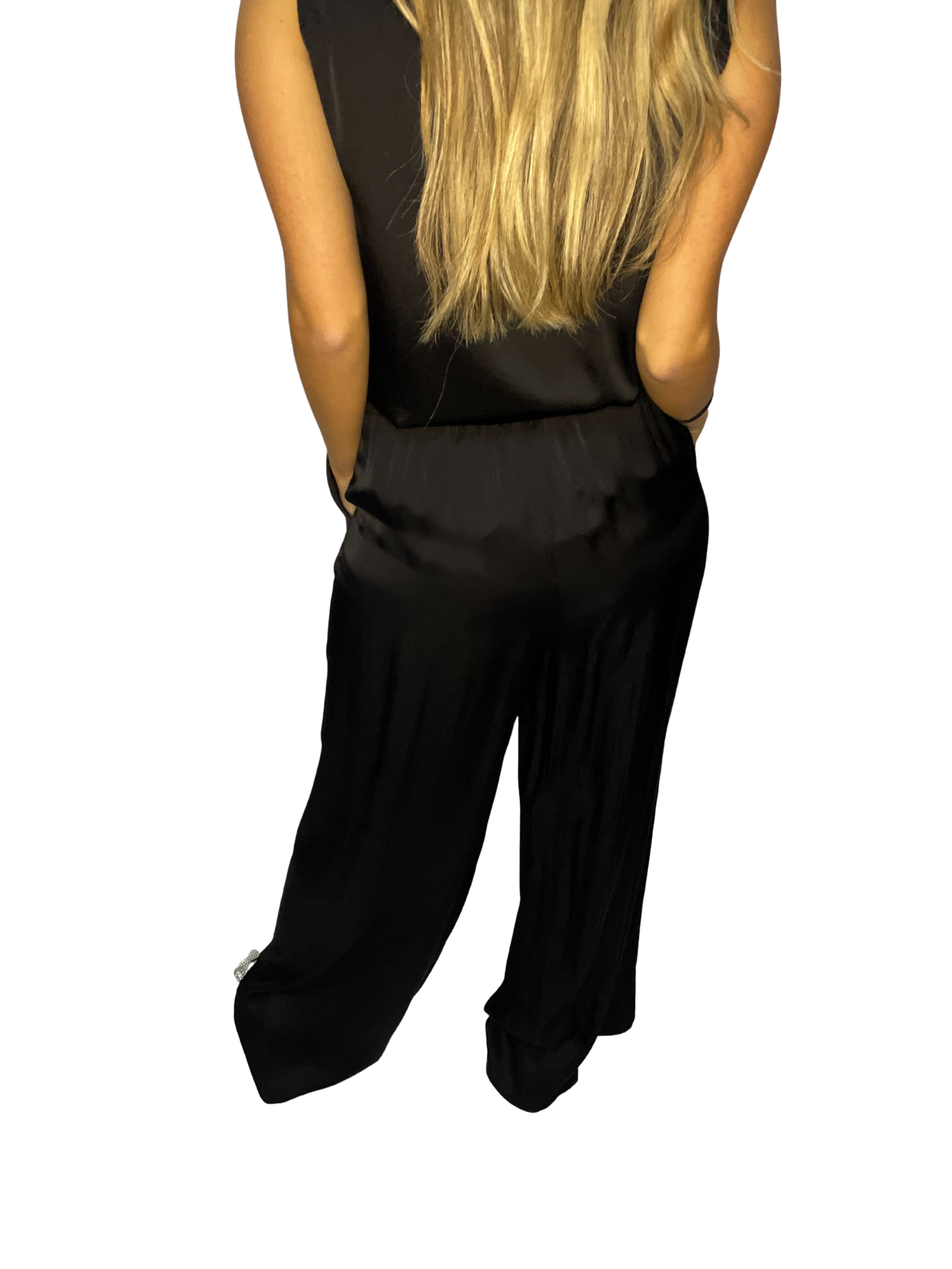 Pantalone ampio in satin fluido con vita elasticata