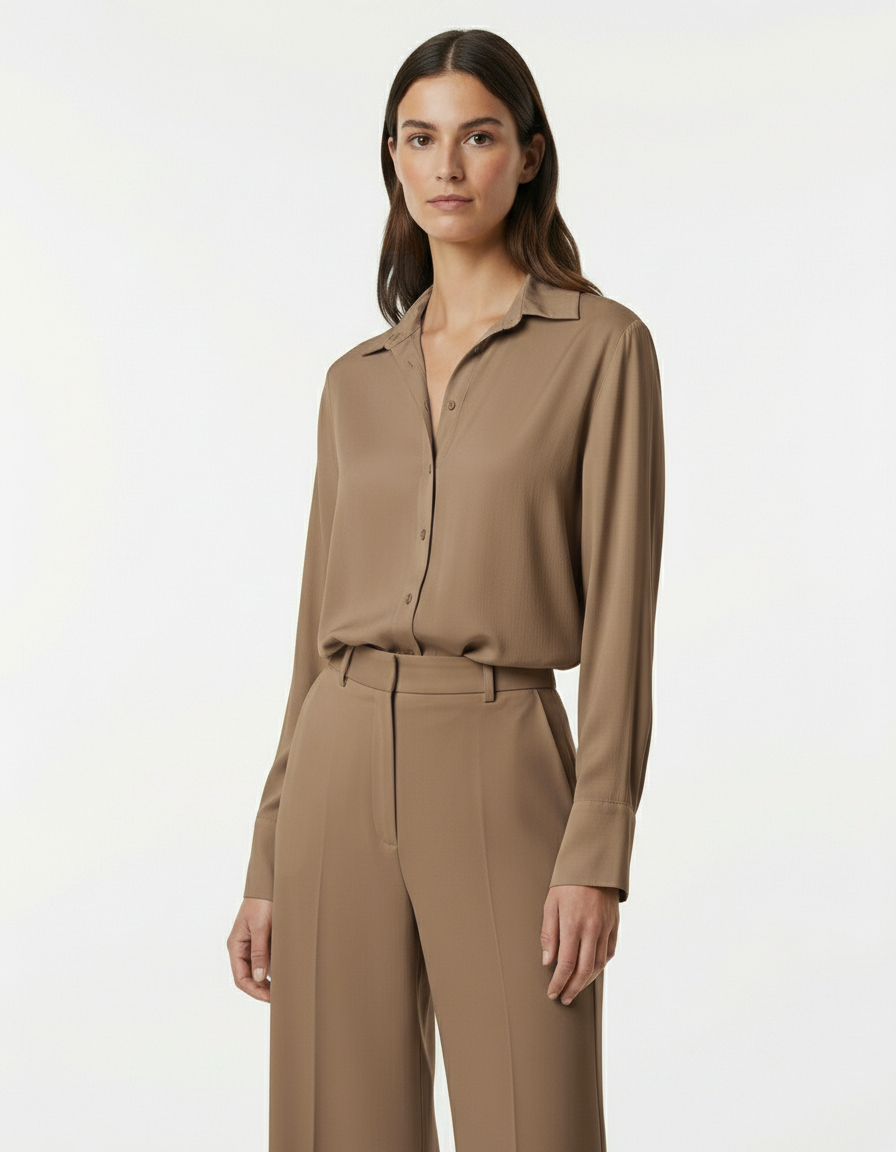 Camicia fluida effetto seta con colletto classico